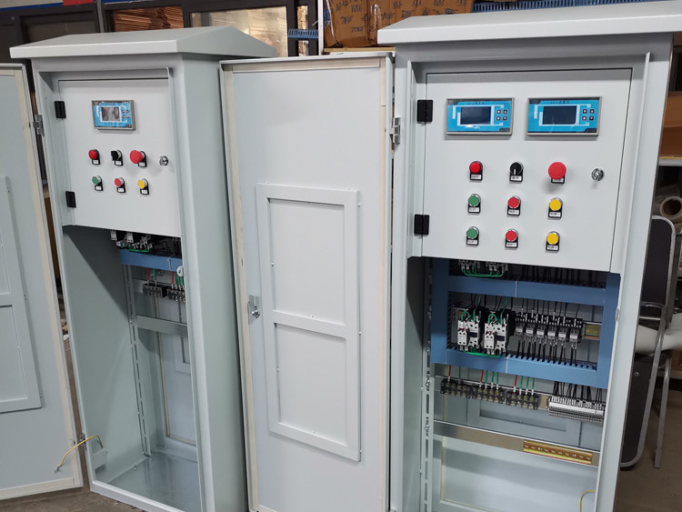 閘門PLC遠程控制柜，一控一，一控二已裝配調試完畢，待發(fā)貨